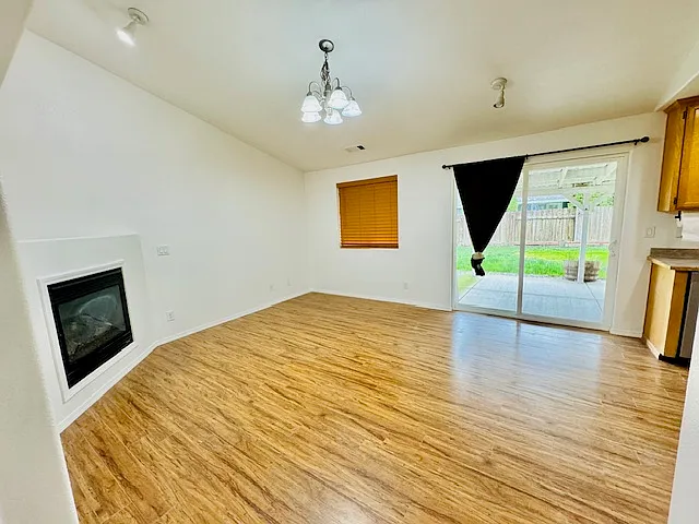 2715 Denton Trl — Photo 4
