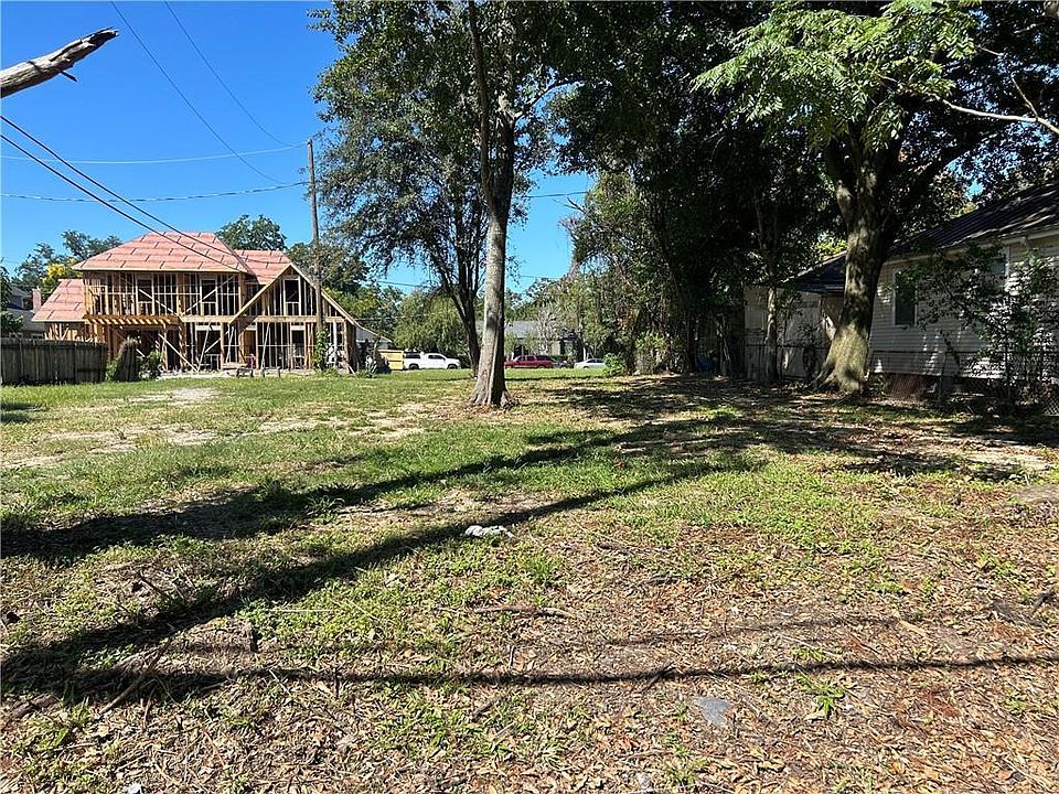 2nd image of 300 Hesper Ave