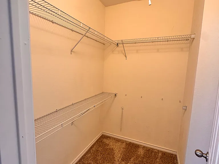 2116 Grove Park Ln — Photo 11