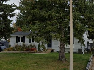 17 Overlake Dr #B, Ottawa, ON K2E 5V2