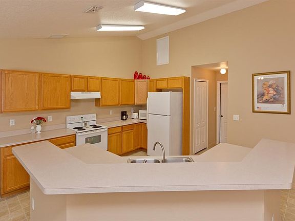 5th image of 9638 Saragossa St