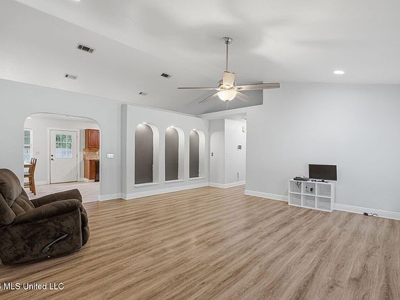 3rd image of 6102 Center St