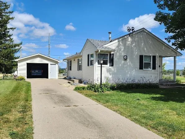 1710 Elder Dr, Marshalltown, IA 50158