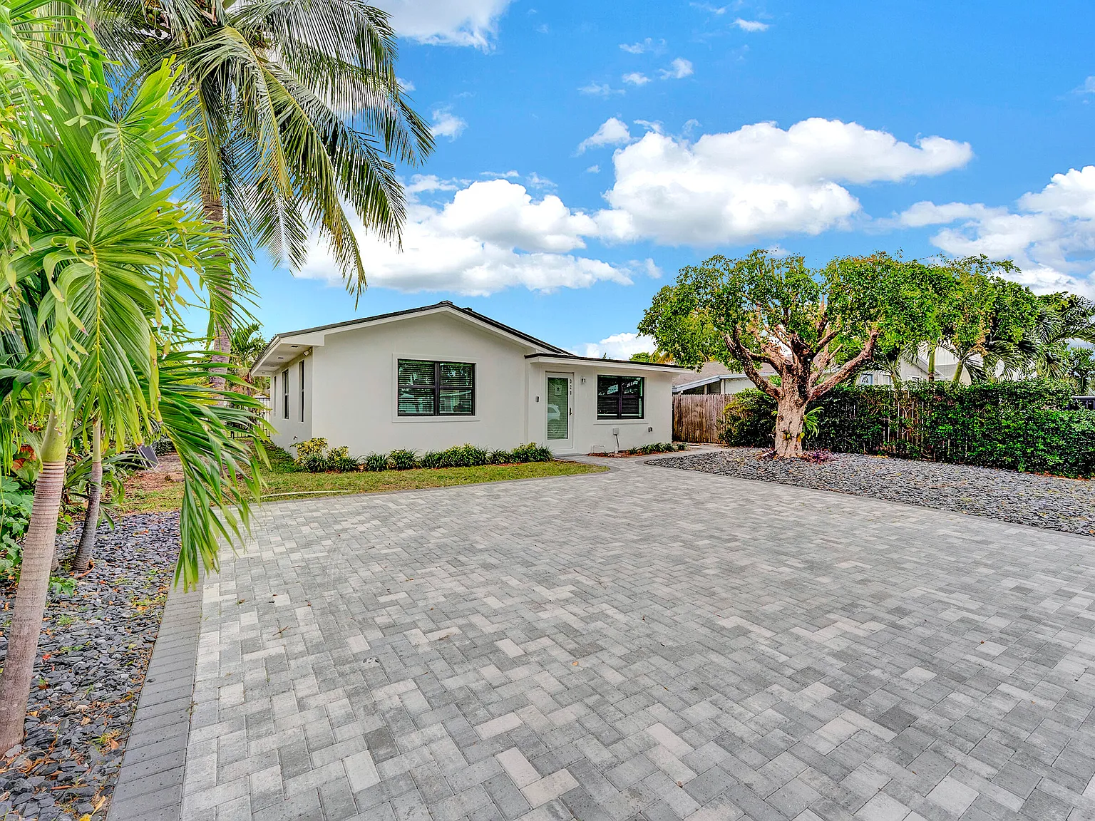 3 bed, 2.0 bath, 1107 sqft, $4,500 — Photo 4