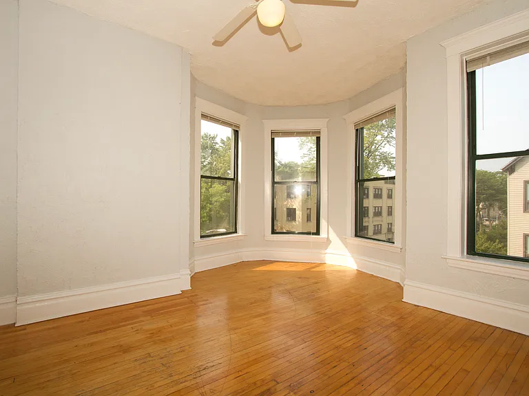1701 N Albany Ave #3F — Photo 6