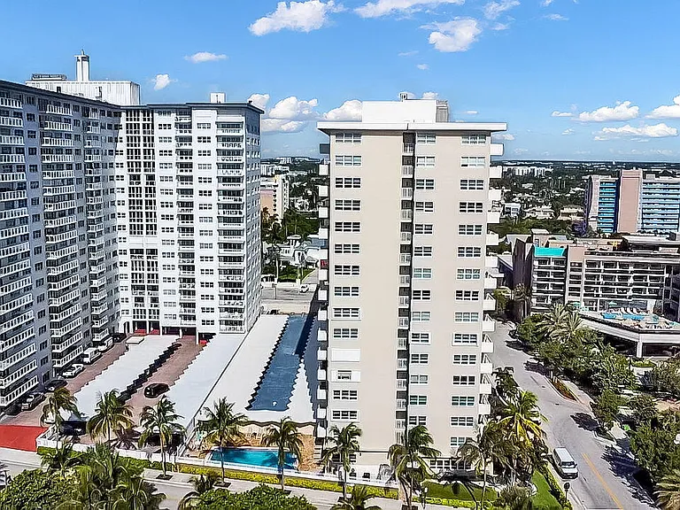 133 N Pompano Beach Blvd #204 — Photo 31