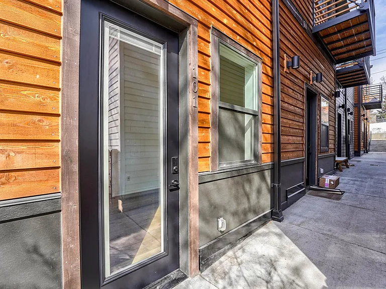 560 1st Ave N #101 — Photo 14