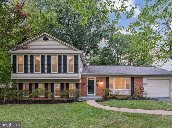 7720 Hayfield Rd, Alexandria, VA 22315