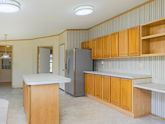 5th image of 685 Rigsby Rd