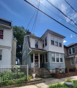 274 Leslie St, Newark, NJ, 07112