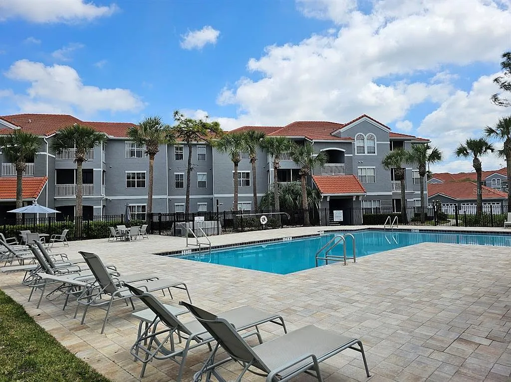 2 bed, 2.0 bath, 1083 sqft, $1,400 — Photo 3