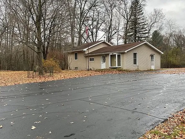 2024 E Blueberry Ln, Midland, MI 48642