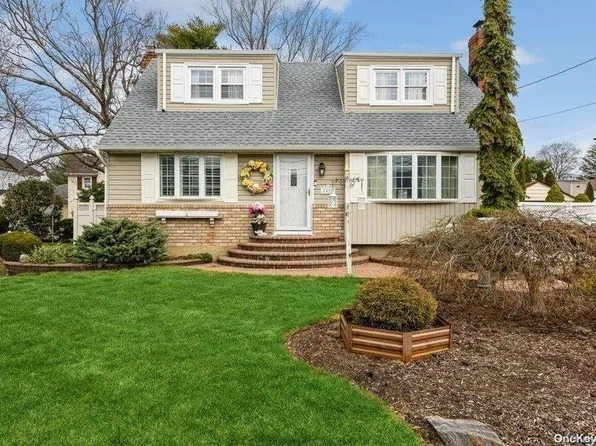 2425 Hampton Street, East Meadow, NY 11554