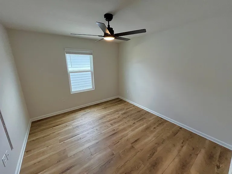 406 Sofia Ln — Photo 17