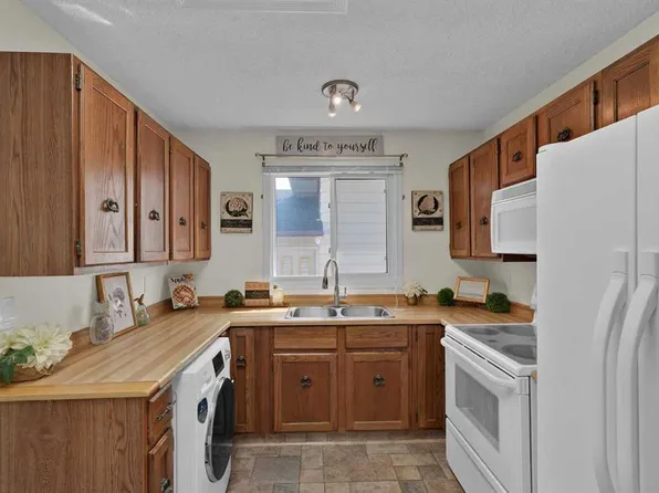 27 N Bedridge Way NE, Calgary, AB T3K 1M2