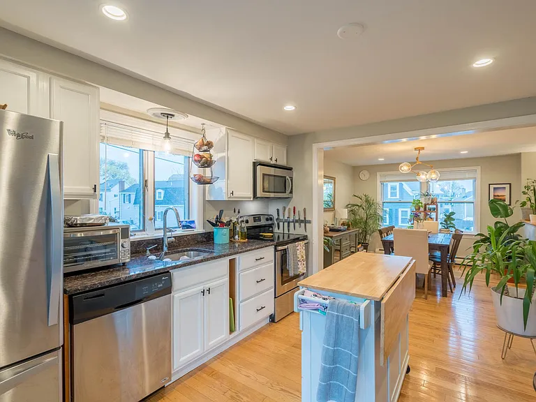 35 Putnam St — Photo 10