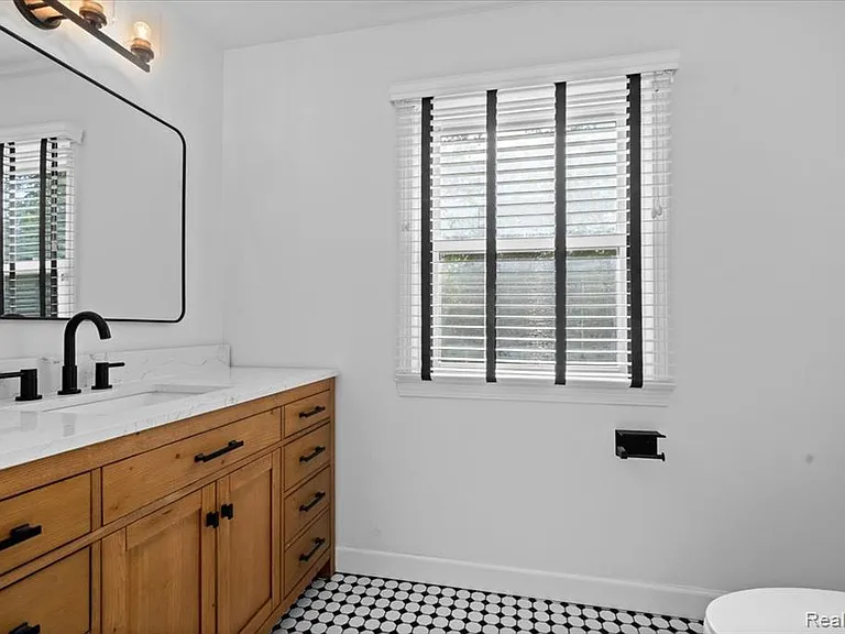 5476 Van Ness Dr — Photo 24