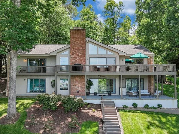 114 Freeboard Dr, Moneta, VA 24121