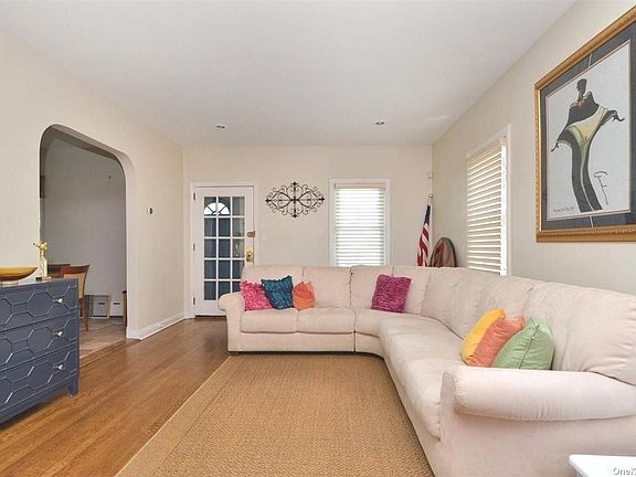 3rd image of 48-10 212th St