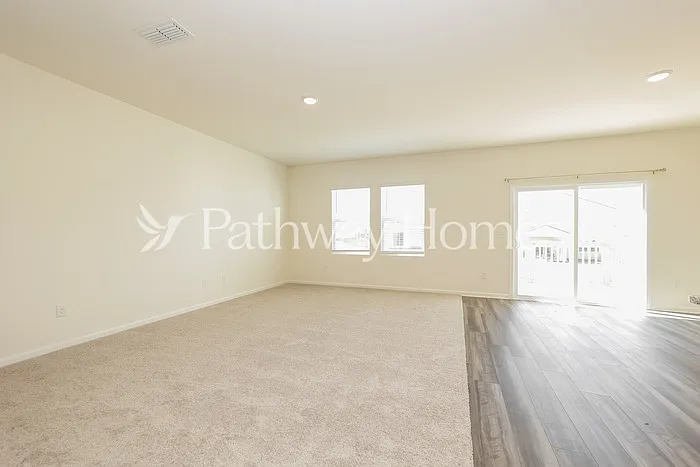 5 bed, 3.0 bath, 2722 sqft, $2,795 — Photo 3