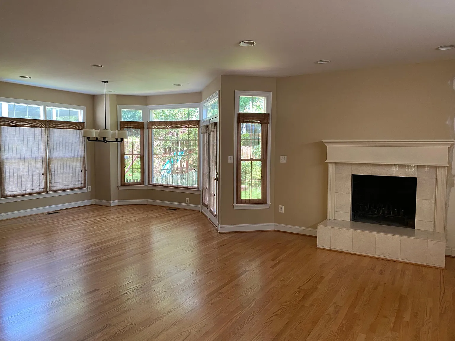 4 bed, 4.5 bath, 3606 sqft, $7,200 — Photo 3
