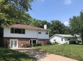 3301 53rd St, Moline, IL 61265