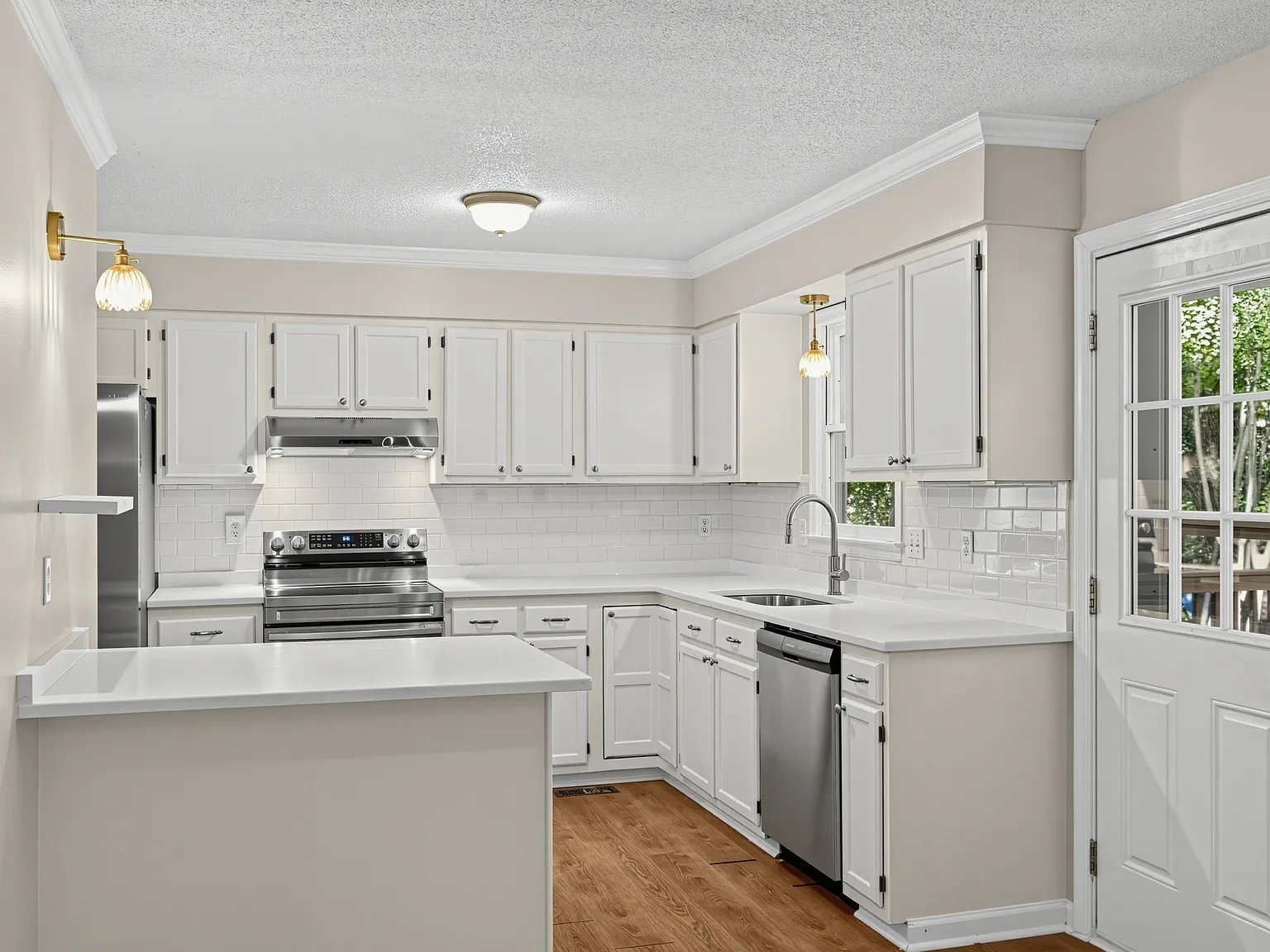 3 bed, 1584 sqft, $2,100 — Photo 3