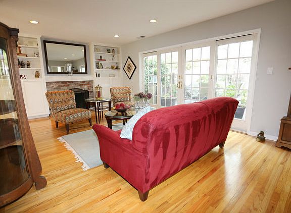 2nd image of 2647 Donovan Ave
