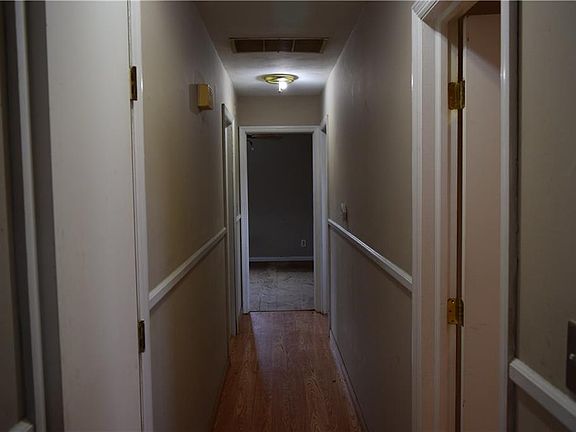 5th image of 3208 Lakewood Dr