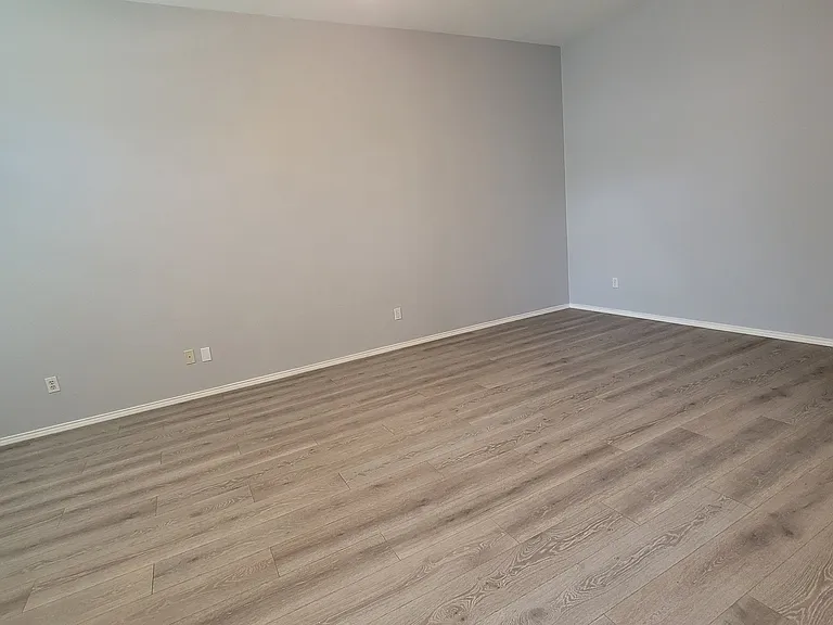 401 Colony Dr — Photo 18