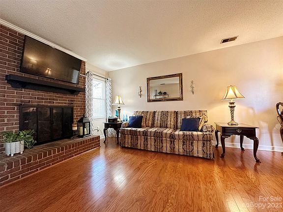4th image of 969 Southland Dr