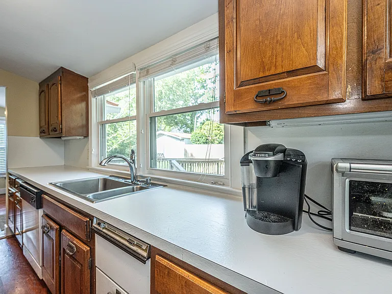 685 Folly Rd — Photo 6