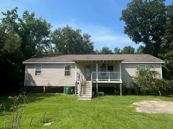 405 Merritt St, Waveland, MS 39576