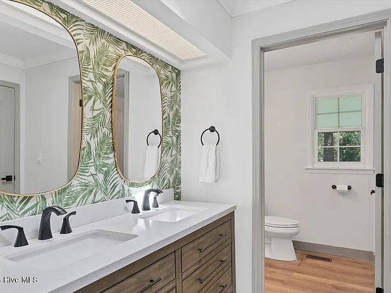 109 Grampian Way — Photo 36