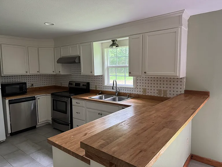 203 E Collins St — Photo 10