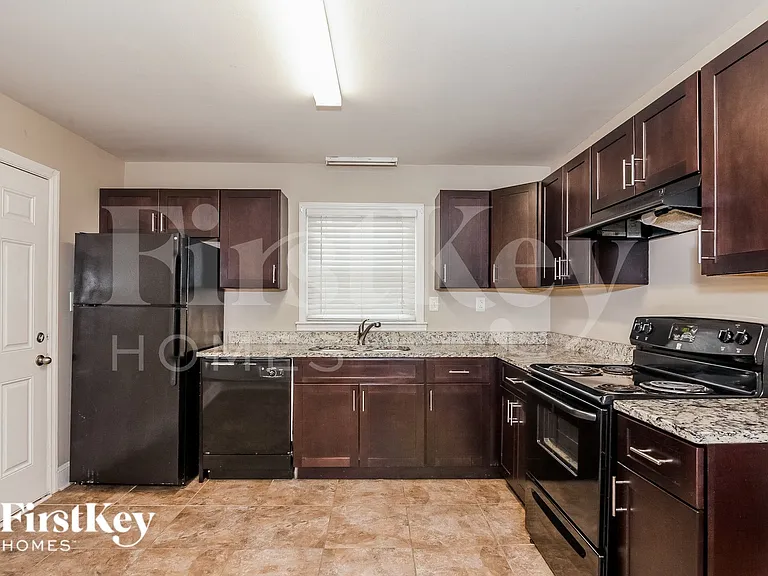 1421 Waddell St — Photo 5