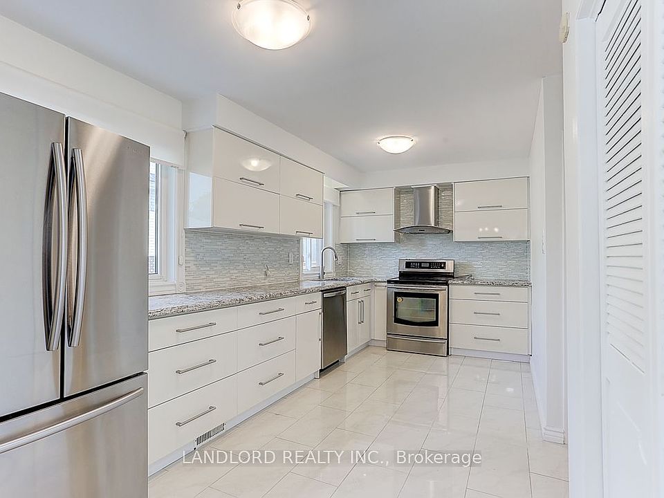 1st image of 21 Pineway Blvd