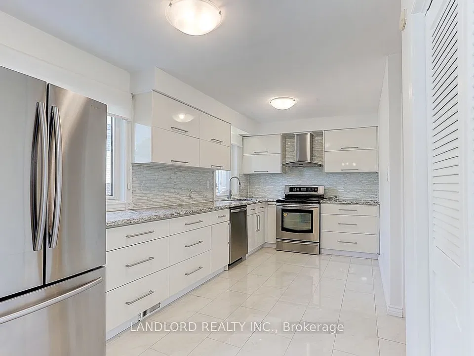 21 Pineway Blvd