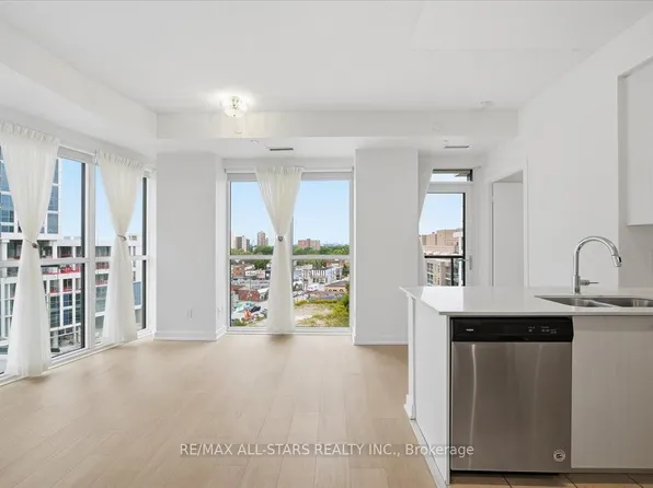8 Trent Ave #824, Toronto, ON M4C 0A6