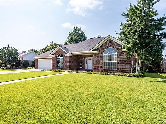 3rd image of 2625 Englewood Dr
