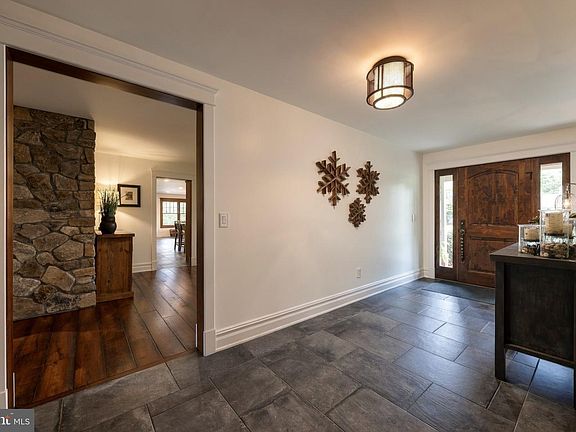 5th image of 205 Hickory Ln