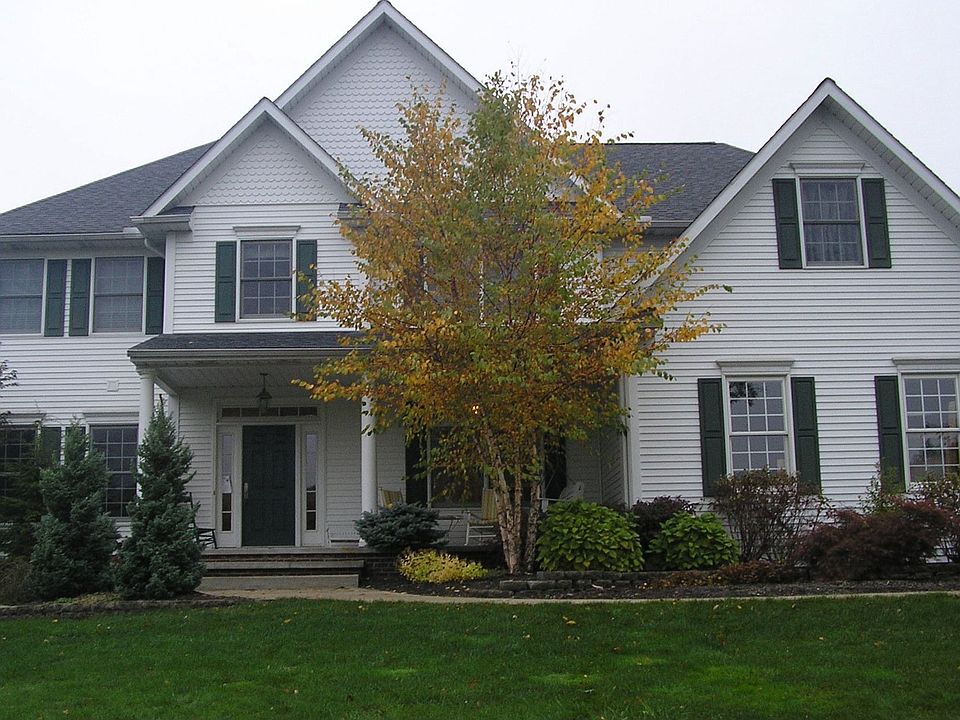 1st image of 8005 Pinehurst Dr