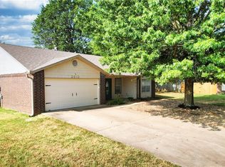 2812 W Center St, Bentonville, AR 72756