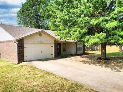 2812 W Center St, Bentonville, AR, 72756