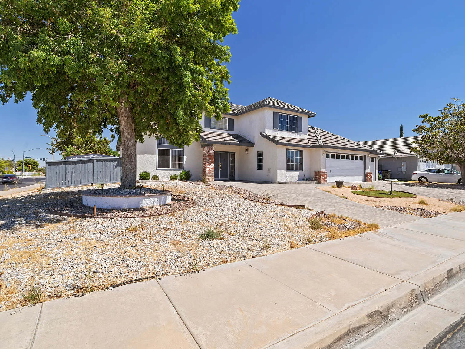 6 bed, 2335 sqft, $3,180 — Photo 3