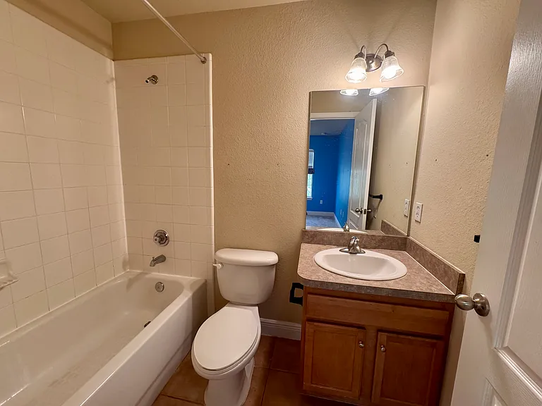 2938 SW 35th Pl #26 — Photo 16