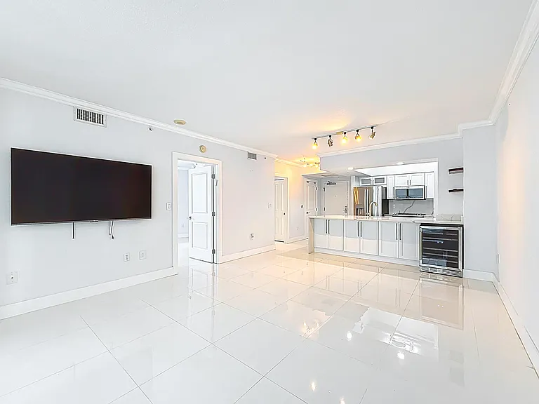 347 N New River Dr E #706 — Photo 16