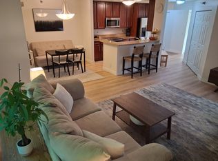 6167 Chasewood Pkwy APT 201, Minnetonka, MN 55343