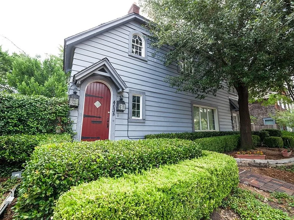 4038 Roswell St