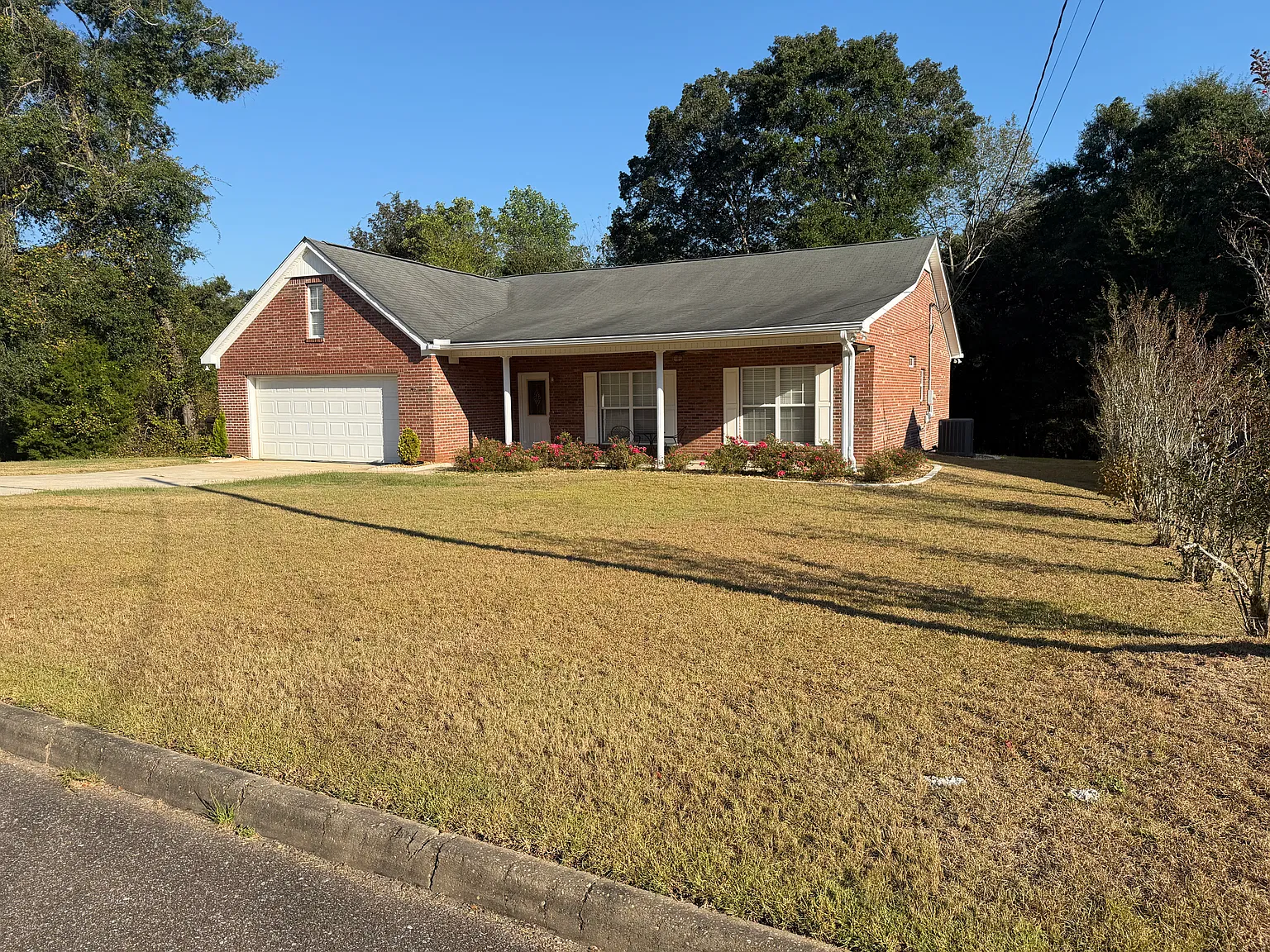 4 bed, 2118 sqft, $1,900 — Photo 2